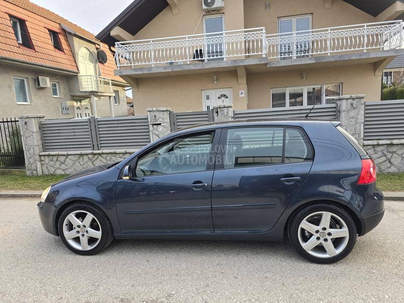 Volkswagen Golf 5 1.9 tdi BLUEMOTION