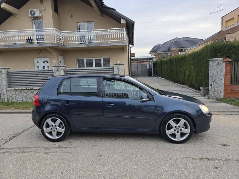 Volkswagen Golf 5 1.9 tdi BLUEMOTION