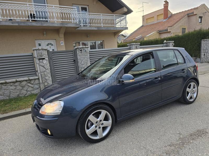 Volkswagen Golf 5 1.9 tdi BLUEMOTION