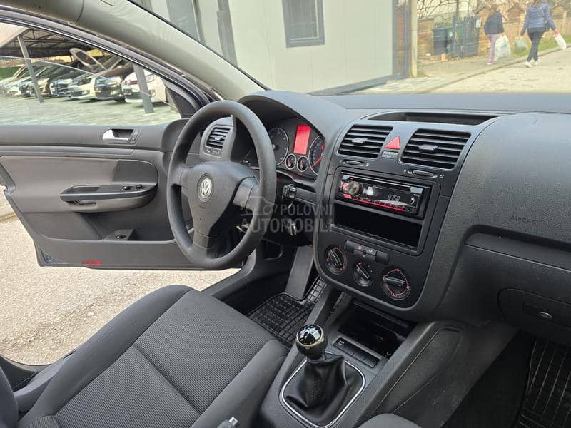 Volkswagen Golf 5 1.9 tdi BLUEMOTION