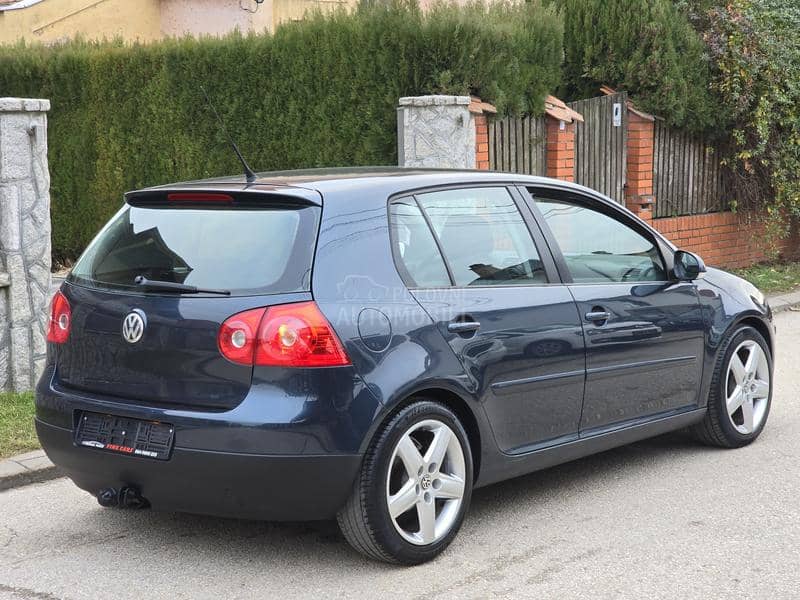 Volkswagen Golf 5 1.9 tdi BLUEMOTION