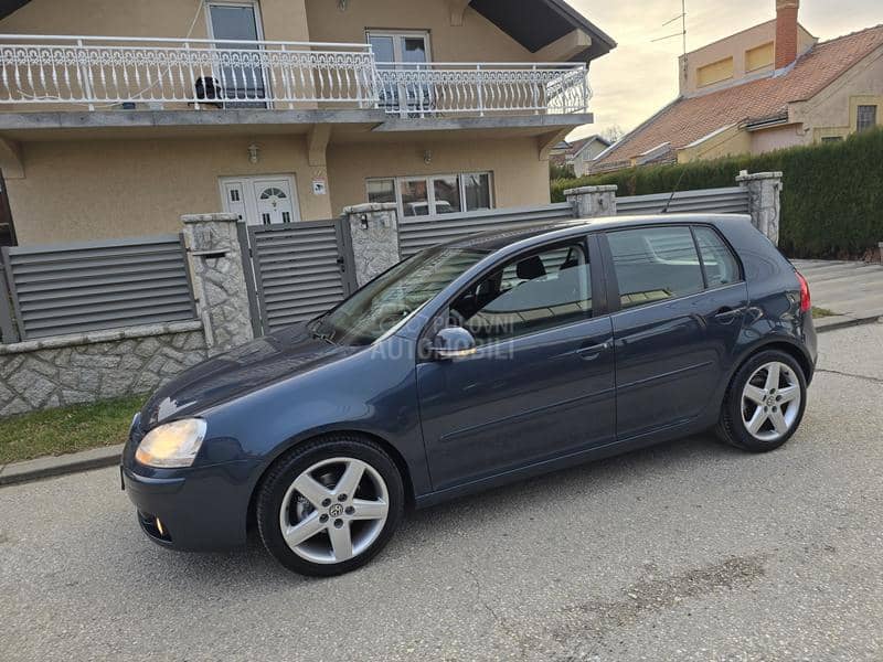 Volkswagen Golf 5 1.9 tdi BLUEMOTION