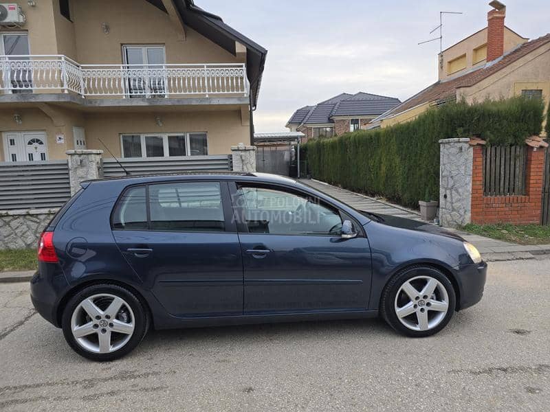 Volkswagen Golf 5 1.9 tdi BLUEMOTION