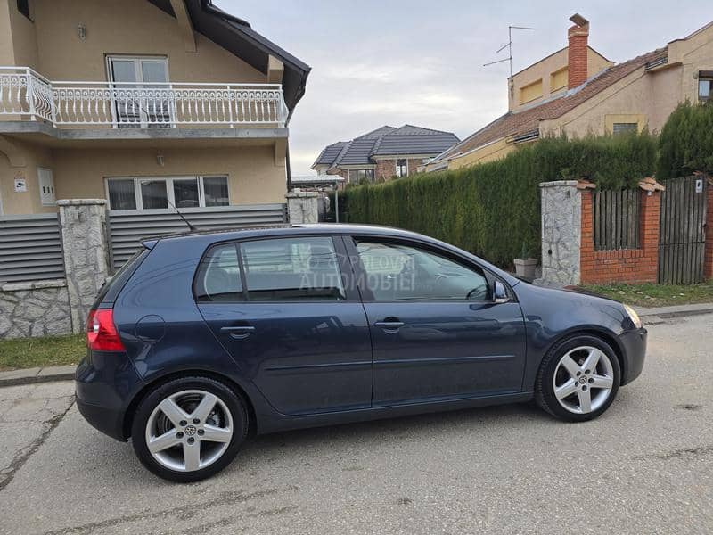 Volkswagen Golf 5 1.9 tdi BLUEMOTION