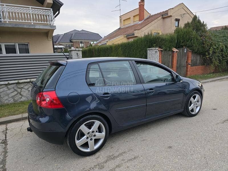 Volkswagen Golf 5 1.9 tdi BLUEMOTION