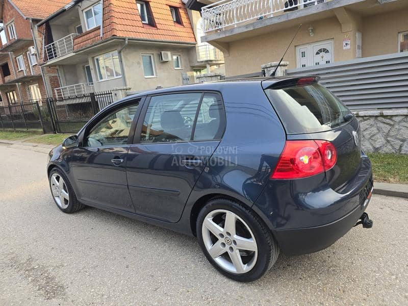 Volkswagen Golf 5 1.9 tdi BLUEMOTION