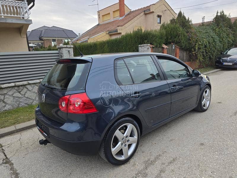 Volkswagen Golf 5 1.9 tdi BLUEMOTION