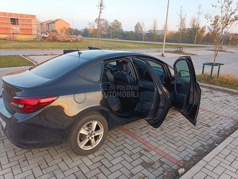 Opel Astra J 