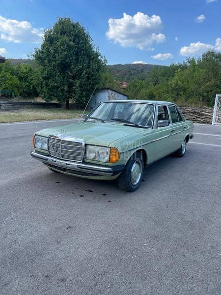 Mercedes Benz W123 2400