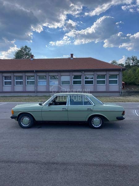 Mercedes Benz W123 2400