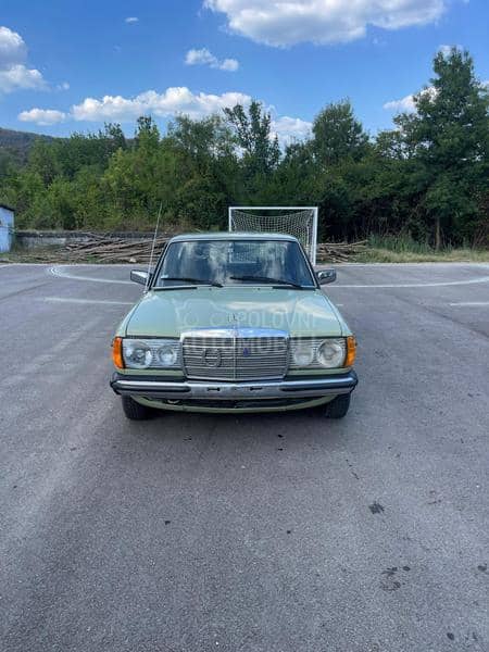 Mercedes Benz W123 2400