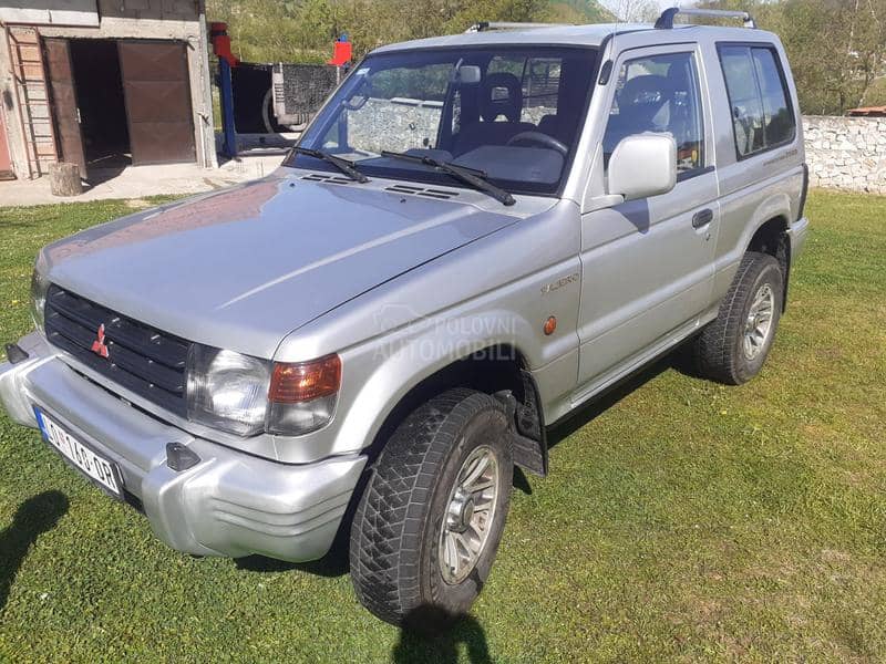 Mitsubishi Pajero 2.5