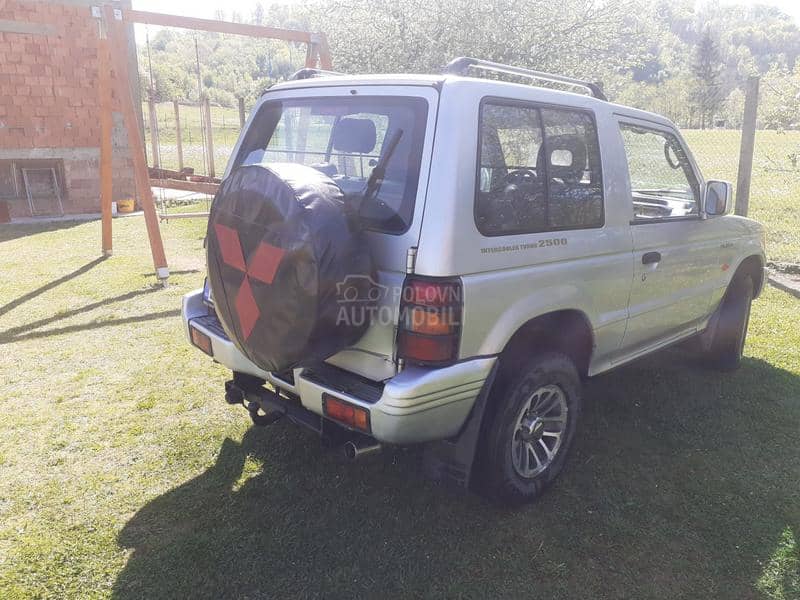 Mitsubishi Pajero 2.5