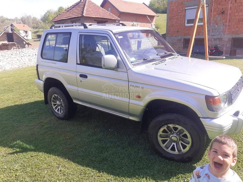 Mitsubishi Pajero 2.5