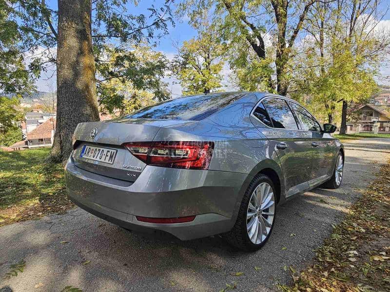 Škoda Superb 