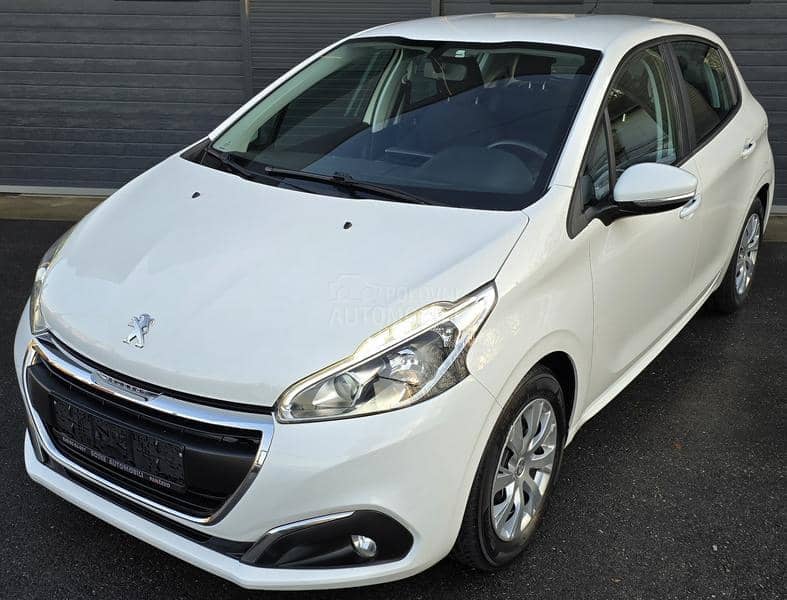 Peugeot 208 1.2b N.O.V