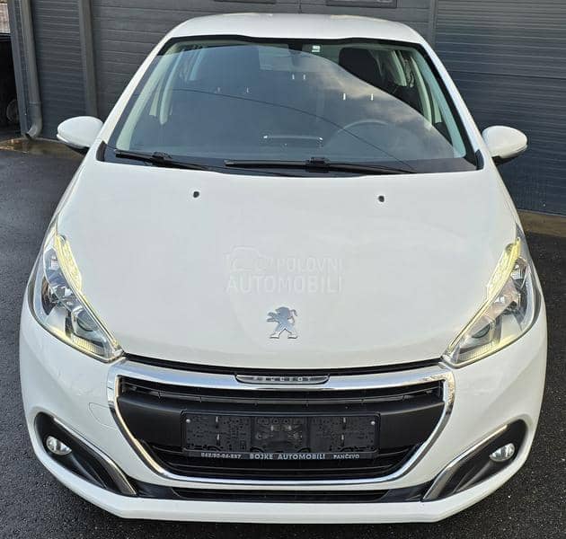 Peugeot 208 1.2b N.O.V