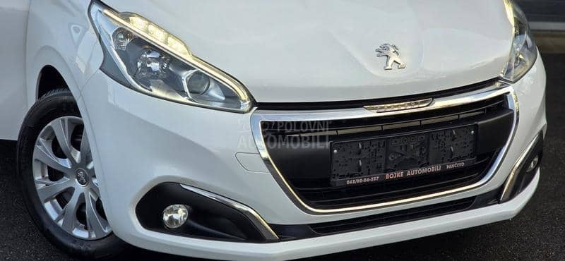 Peugeot 208 1.2b N.O.V