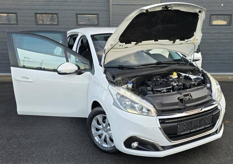 Peugeot 208 1.2b N.O.V