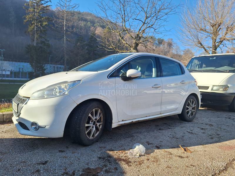 Peugeot 208 ZA PREPRODAVCE