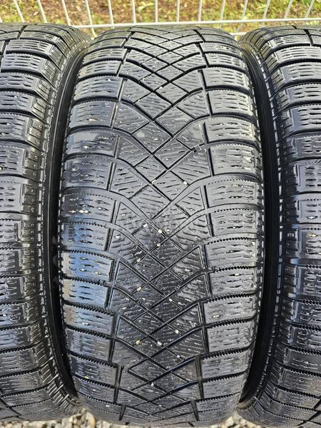 Pirelli 215/65 R17 Zimska