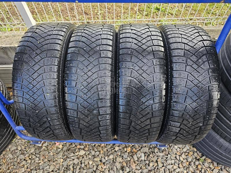 Pirelli 215/65 R17 Zimska