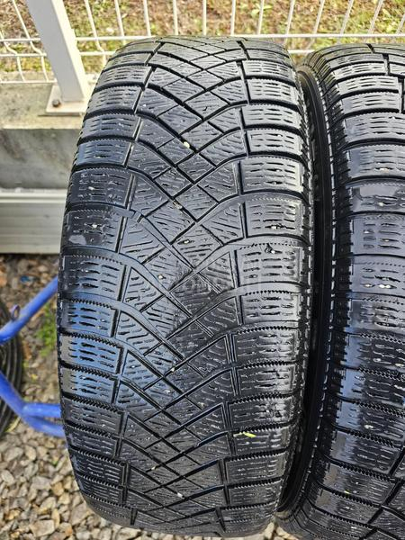 Pirelli 215/65 R17 Zimska