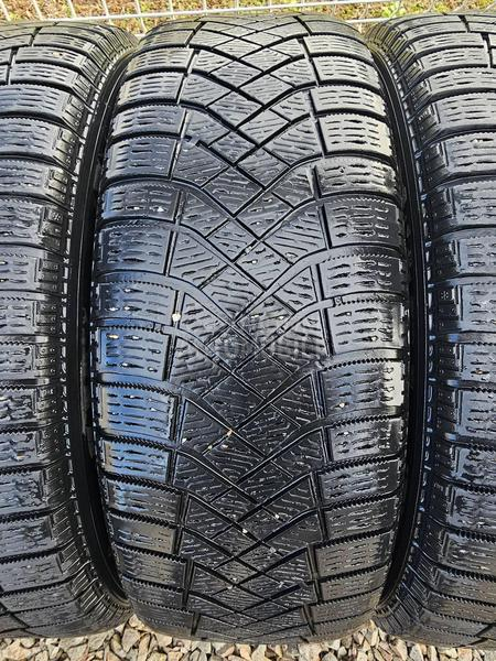 Pirelli 215/65 R17 Zimska