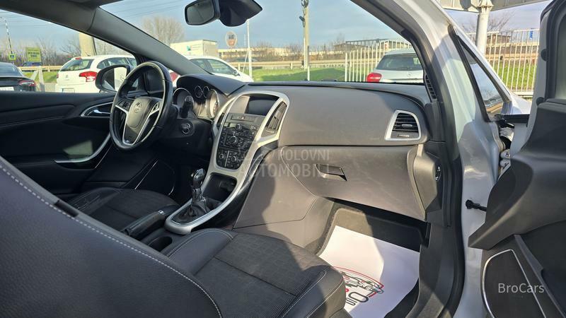 Opel Astra J 1.6 GRC