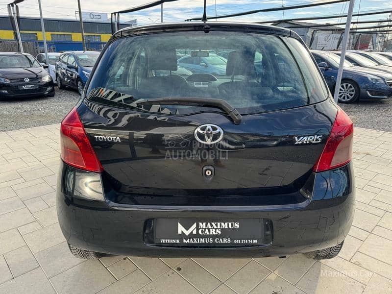 Toyota Yaris 1.0b