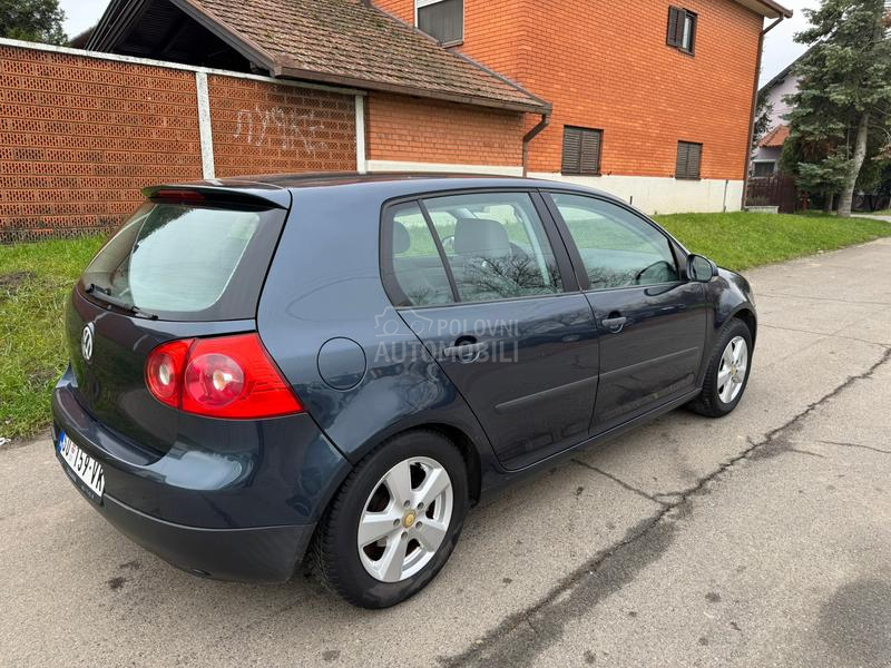 Volkswagen Golf 5 1.4b 55k w PIin