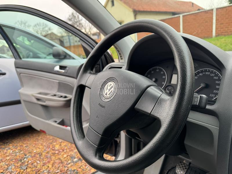 Volkswagen Golf 5 1.4b 55k w PIin