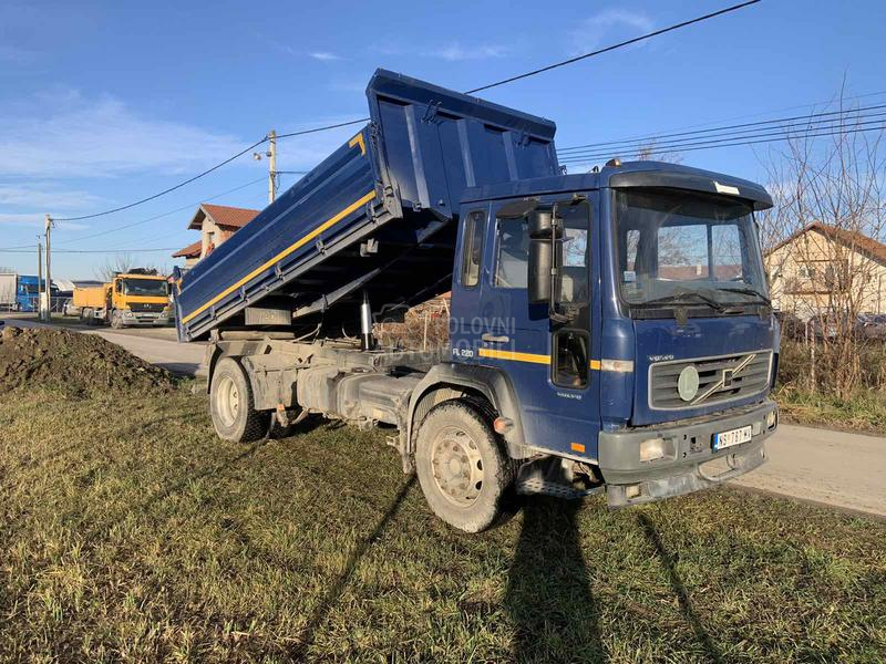 Volvo FL 220