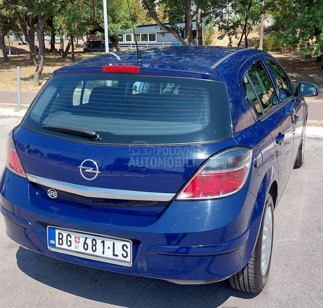 Opel Astra H 1598 cm3