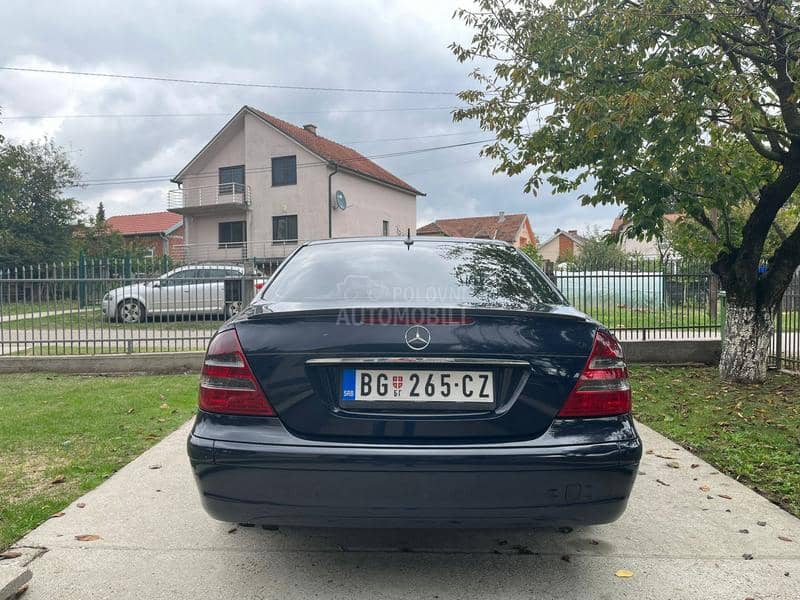 Mercedes Benz E 220 W211