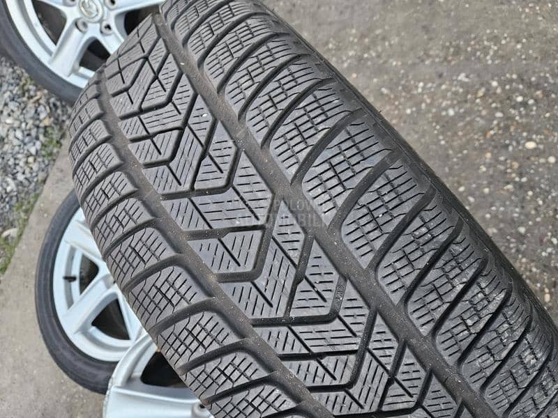 Pirelli 235/60 R18 Zimska