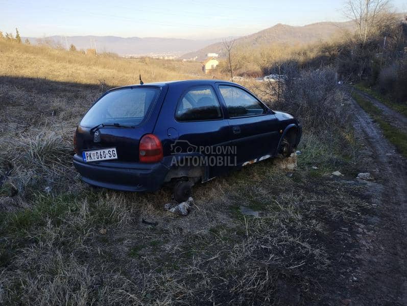 Opel Corsa B 1.0 cela