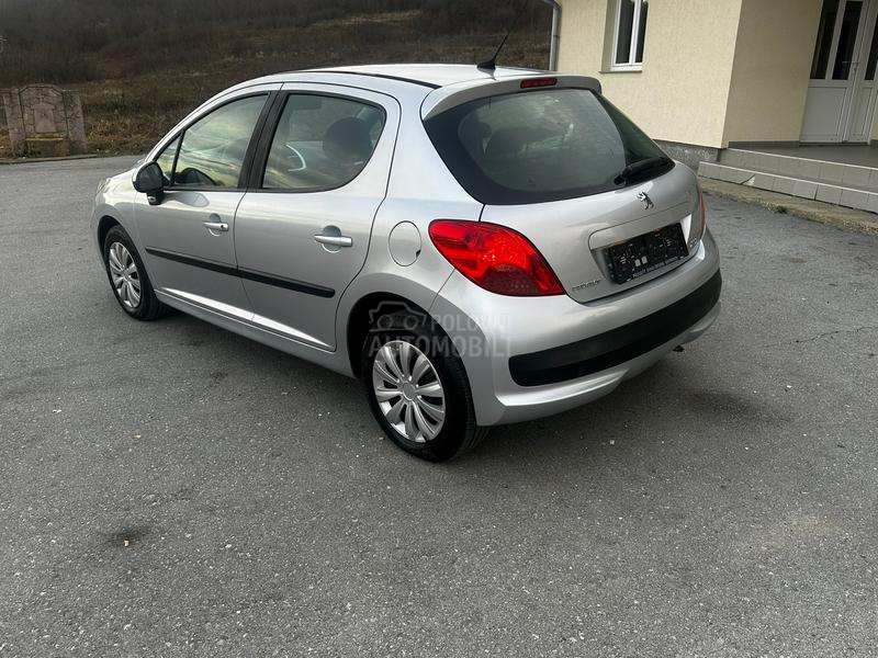 Peugeot 207 1,4b8v/T O P