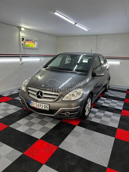 Mercedes Benz B 200 