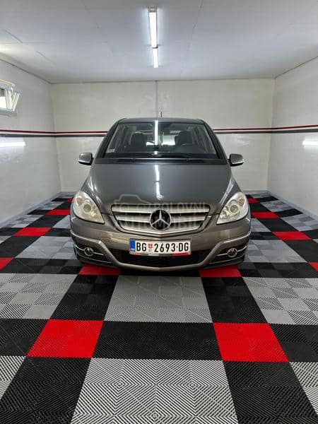 Mercedes Benz B 200 