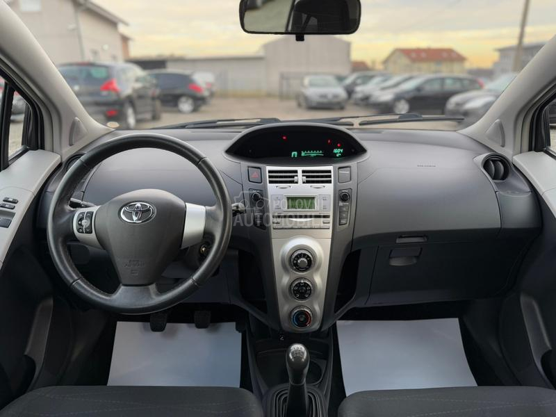 Toyota Yaris 1.3 SPORT SWlSS