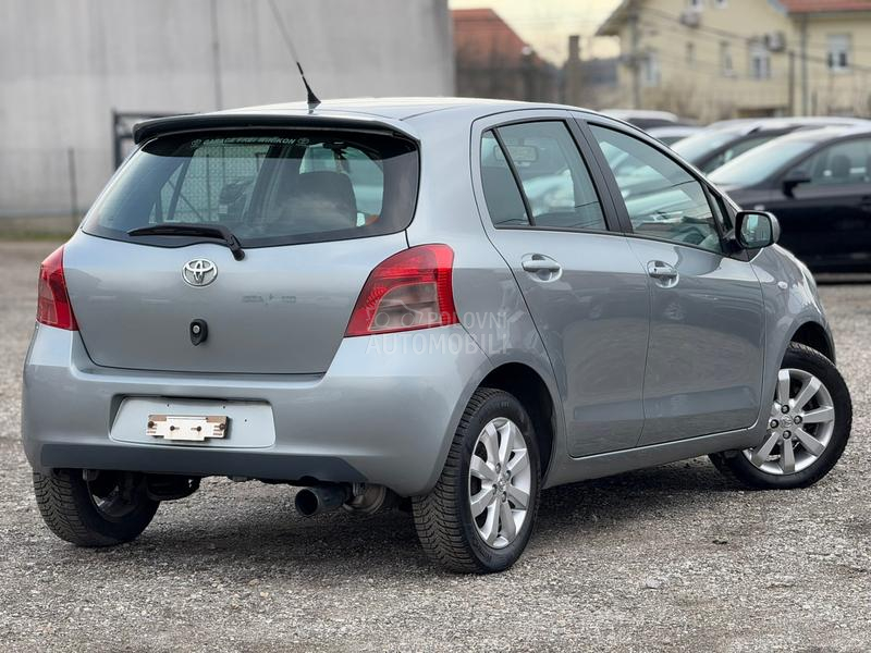 Toyota Yaris 1.3 SPORT SWlSS