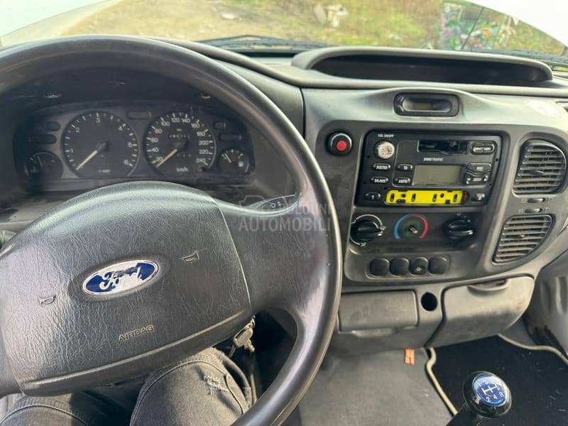 Ford Transit putar 7 sed