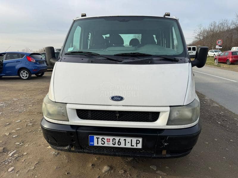 Ford Transit putar 7 sed