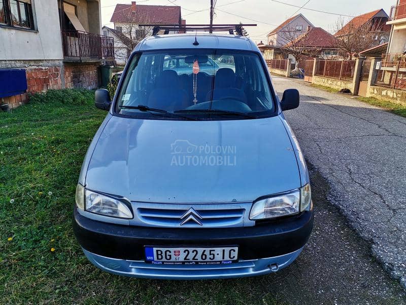 Citroen Berlingo z a  havarisano