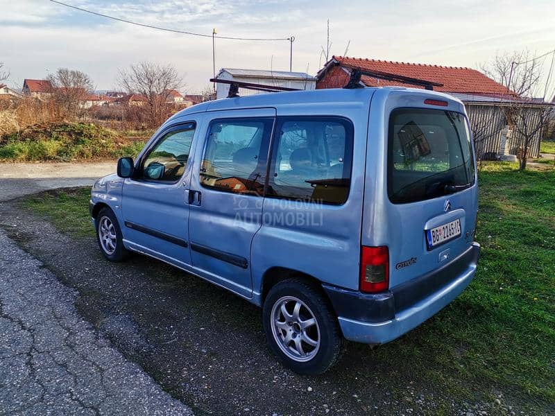 Citroen Berlingo z a  havarisano