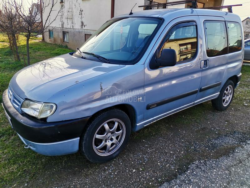 Citroen Berlingo z a  havarisano