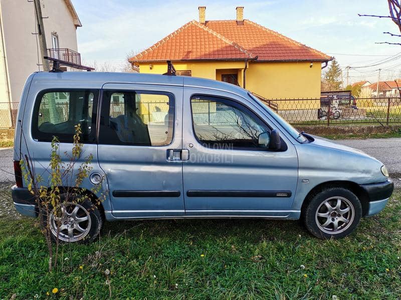 Citroen Berlingo z a  havarisano