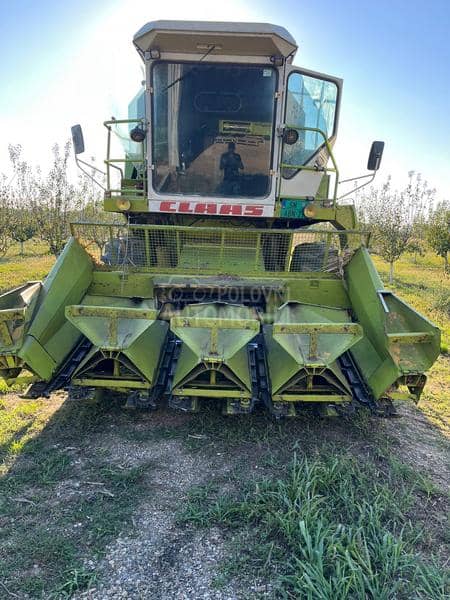 Claas Dominator 76