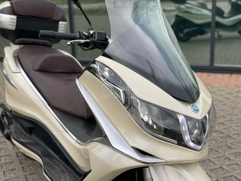 Piaggio X10 executive